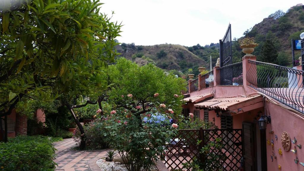 Villa Carmelas ตาออร์มินา ภายนอก รูปภาพ